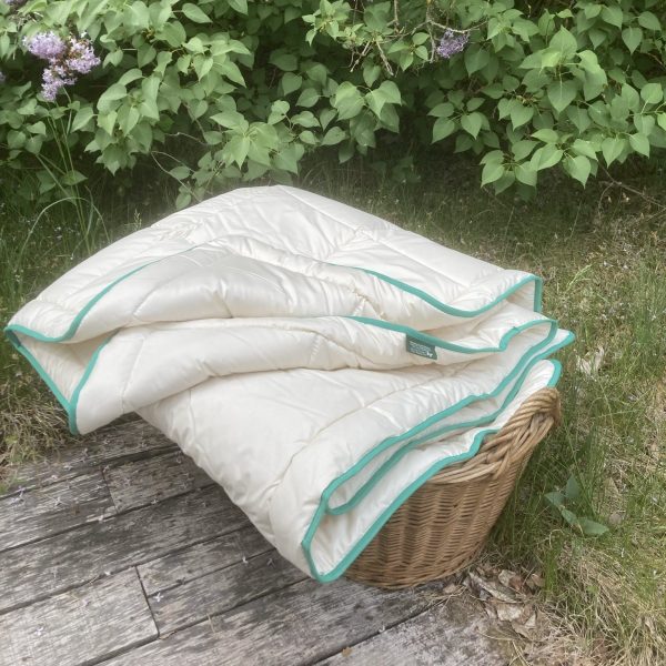 Ganzjahresdecke 135cm breit mit 2 Lagen Schurwollvlies